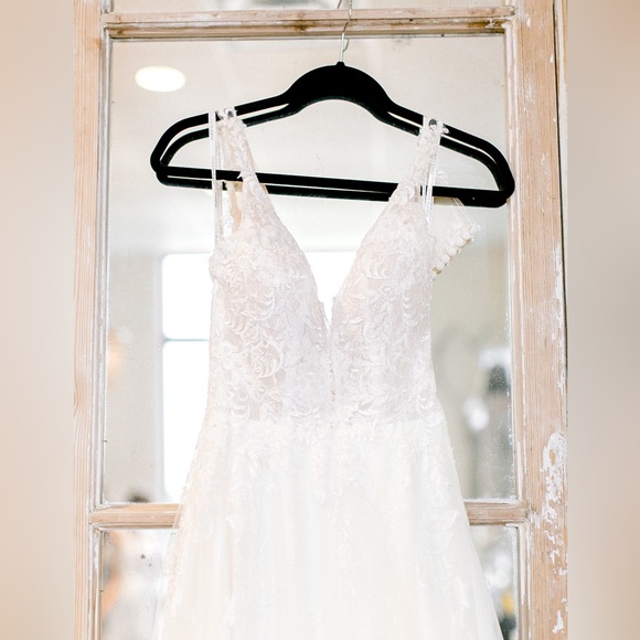 Martina Liana Wedding Dress Style 848 - Picture 7 of 12